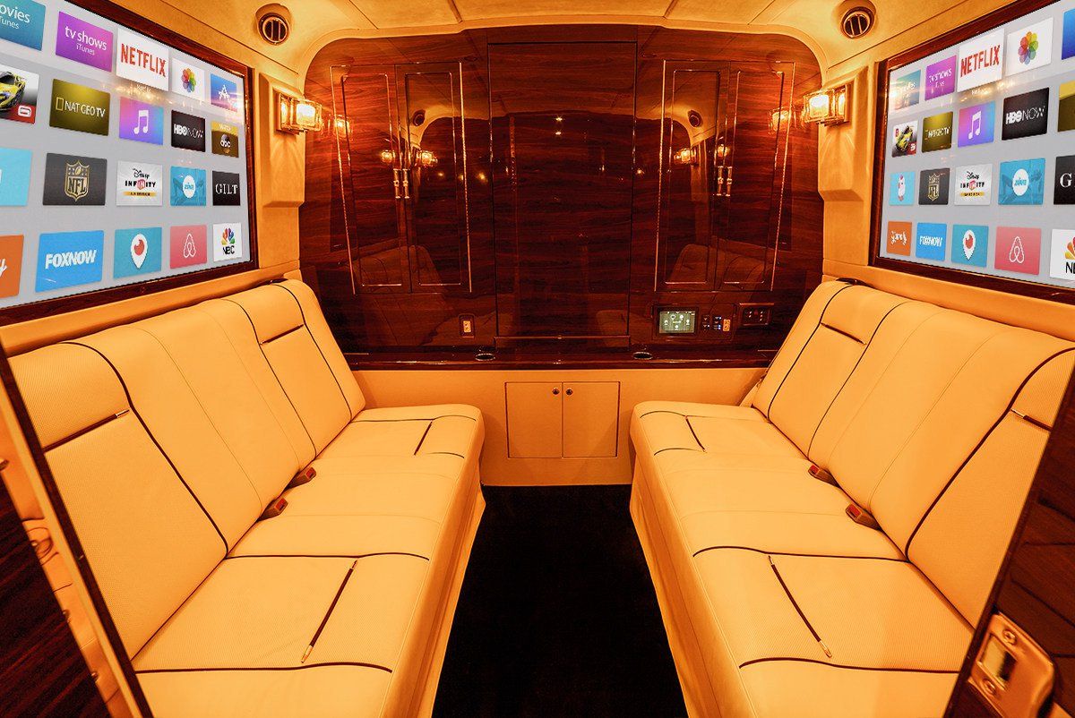 В США создали самый роскошный автобус. Видео