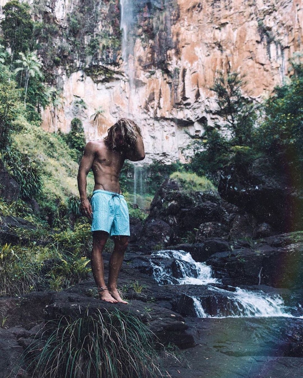 24-летний австралиец хорошо заработал на продаже плавательных шорт для мужчин