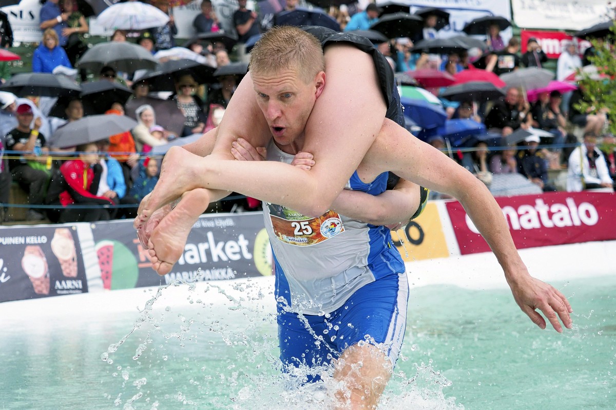 Чемпионат по переноске жён в Финляндии