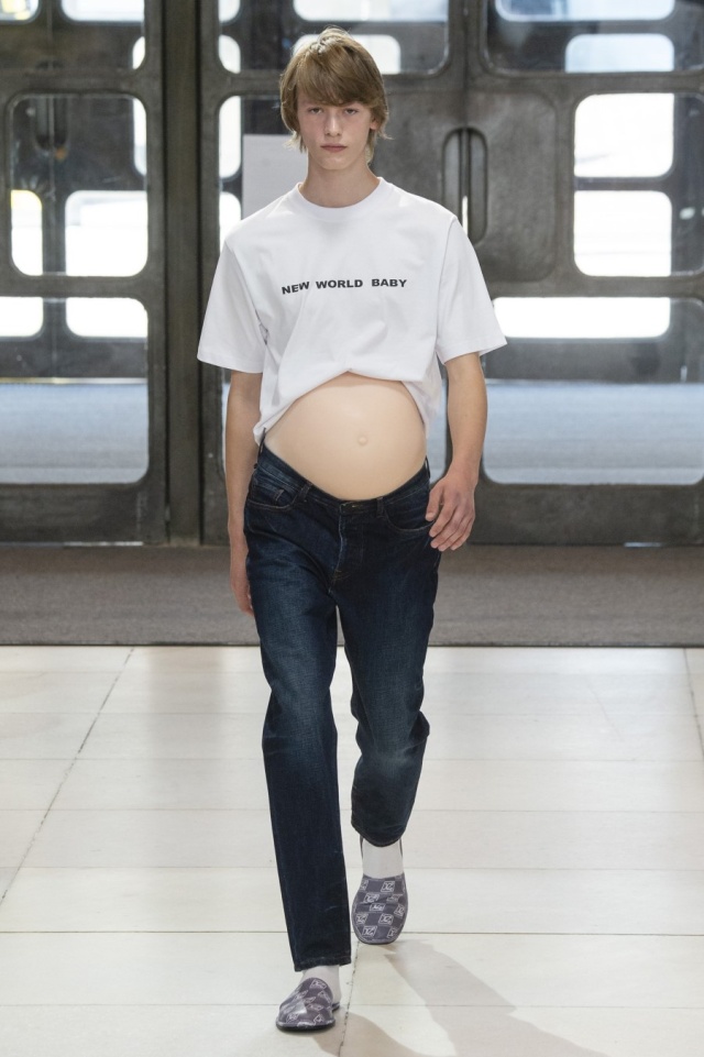 На лондонской Неделе моды на подиум вышли беременные мужчины