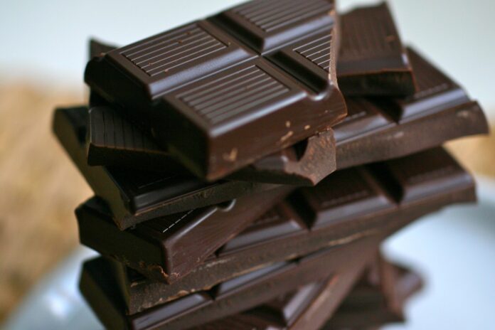 Почему стоит есть черный шоколад