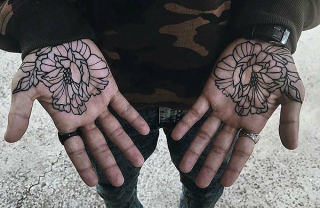 Необычные татуировки на ладонях