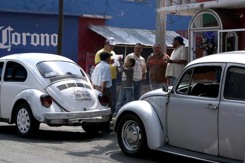 Жители одного района в Мехико пользуются оригинальными VW Beetle