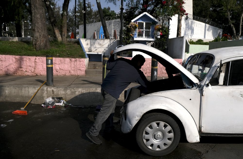 Жители одного района в Мехико пользуются оригинальными VW Beetle