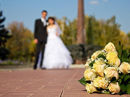 Большинство молодых украинцев предпочитают гражданский брак церковному