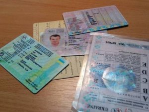 В ГАИ пообещали пока не выдавать водительские права с чипами
