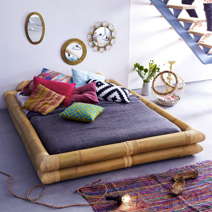 Кровать с бамбуковым каркасом. | Фото: Pinterest.