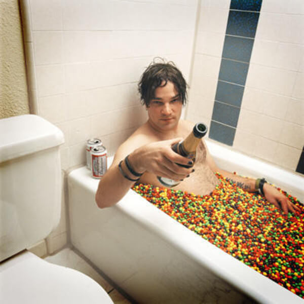 Прикольные фотки людей, нашедших забавный способ принять ванну. ФОТО