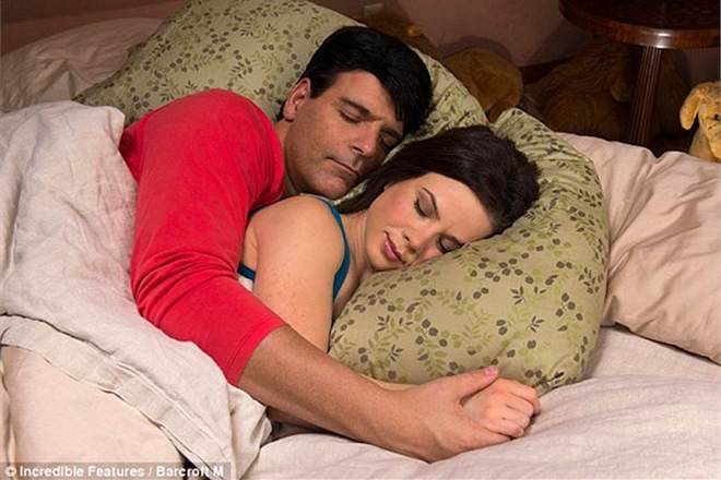 "Маньяк" в США проникал в дома, чтобы обнимать спящих женщин
