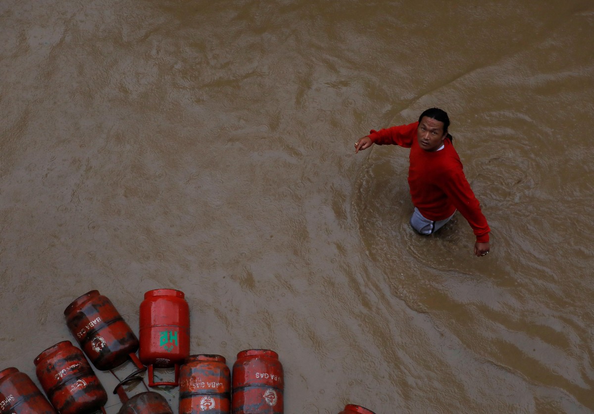Наводнения в Южной Азии вынудили людей покинуть свои дома