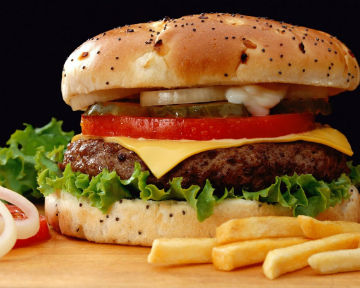 В гамбургерах содержится всего 2% мяса, - ученые