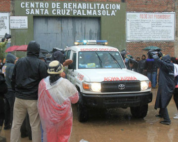 Бунт в боливийской тюрьме: Десятки погибших, включая детей