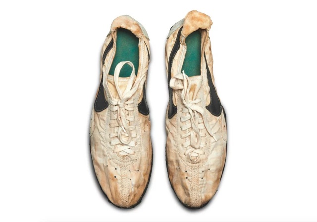 Редкие Moon Shoe кроссовки Nike за 437 500 долларов