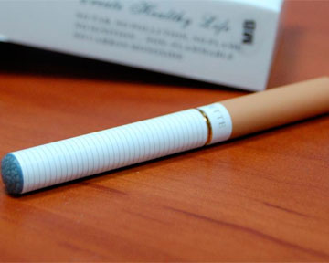 Электронные сигареты могут быть опаснее обычных