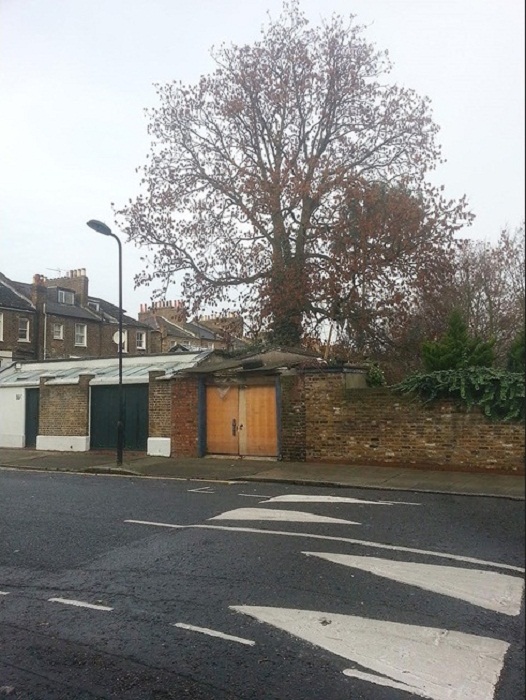 Так выглядел старый гараж в Далстоне (Gouse, Лондон). | Фото: architectsjournal.co.uk.