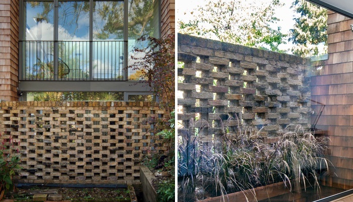 Перфорированная кирпичная озелененная стена создает уединенную обстановку на первом этаже дома (Gouse, Лондон). | Фото: disenoyucatan.com.