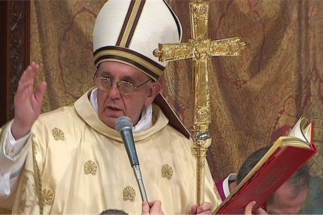 Папа Римский лично позвонил изнасилованной прихожанке