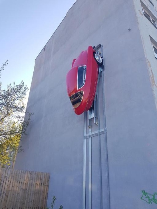 Автомобиль, который можно припарковать на стене