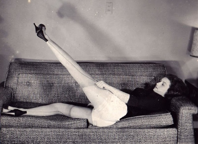 Девушки в чулках на снимках 50-х годов