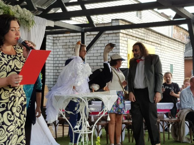 В Минске «плюнули» на запрет власти и поженили двоих гусей. ФОТО