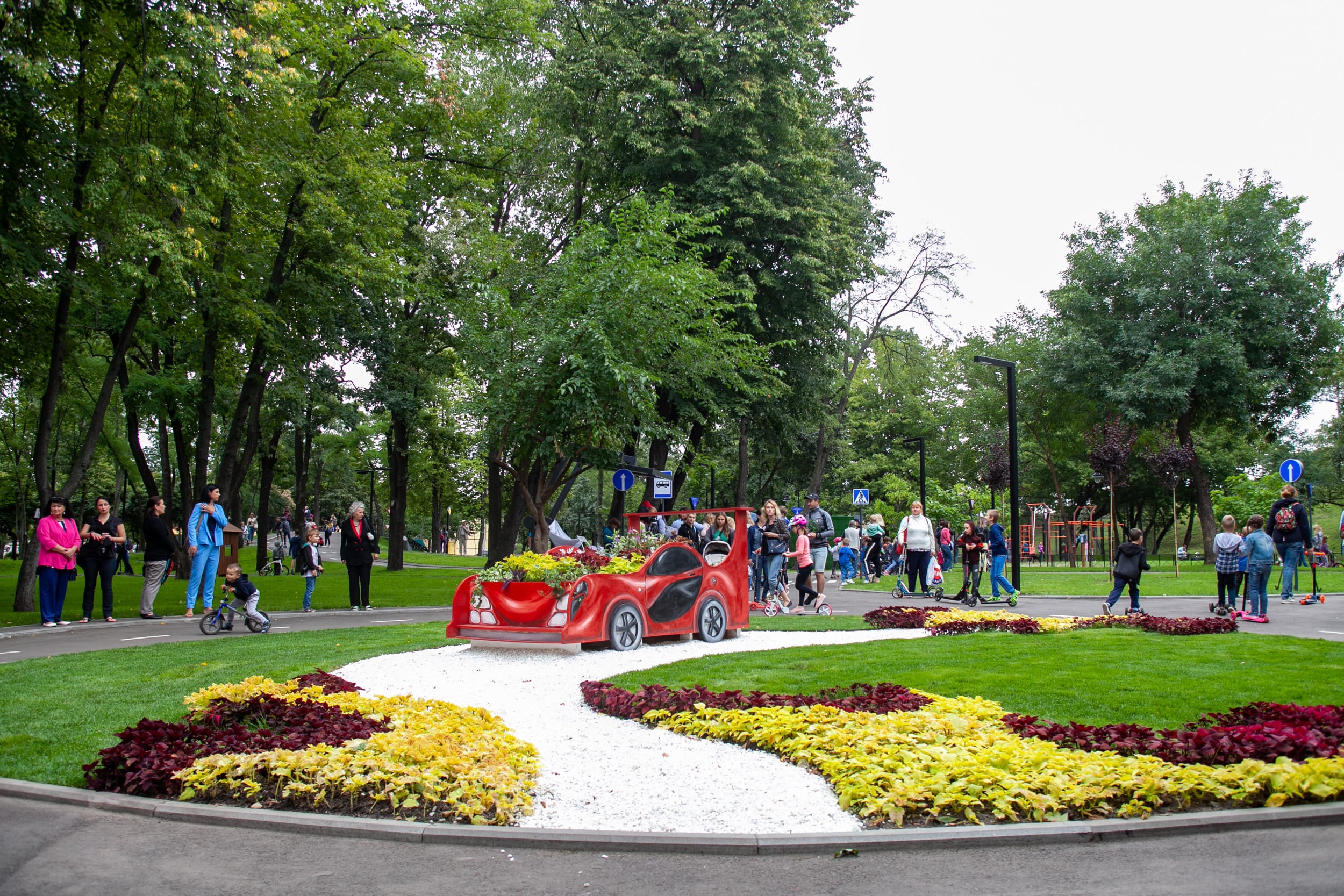 В Киеве после реконструкции открыли парк. Видео