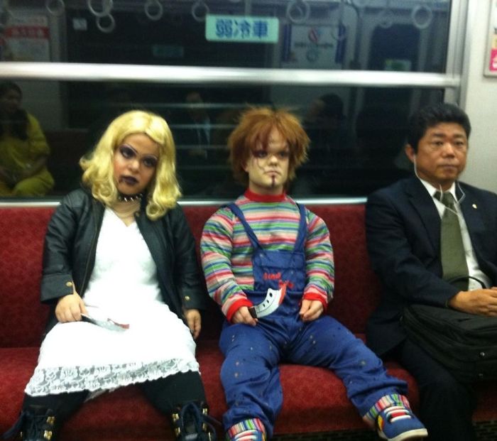 Забавные и странные вещи, замеченные в метро. ФОТО