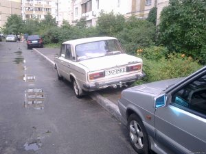 В Украине запретили парковаться на тротуарах