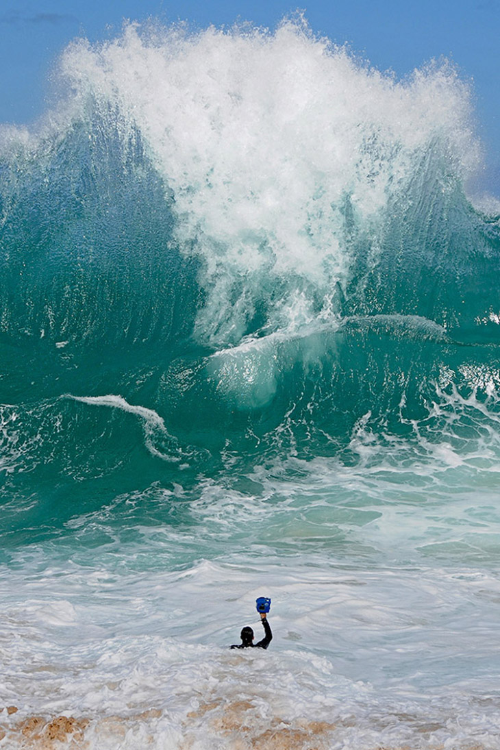 Съемка непредсказуемых волн — опасное занятие