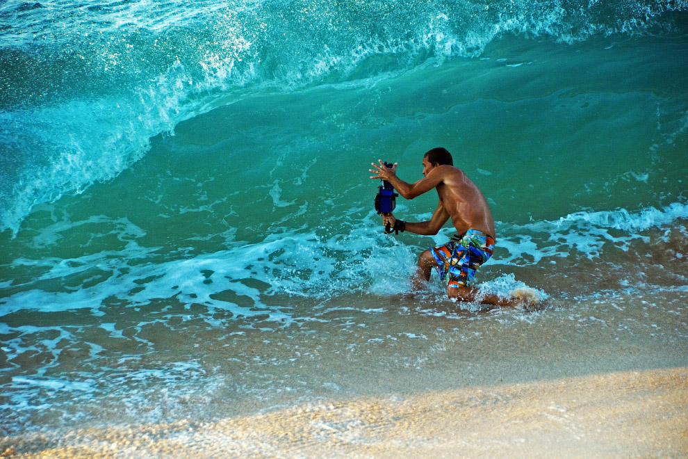 Фотограф Кларк Литл снимает волны на Гавайях