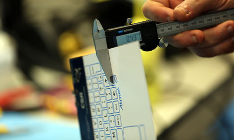 Британцы создали самую тонкую в мире клавиатуру толщиной с лист бумаги