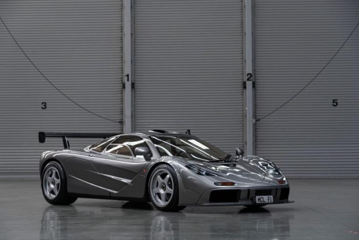 Один из двух уникальных McLaren F1 LM отправляется на аукцион