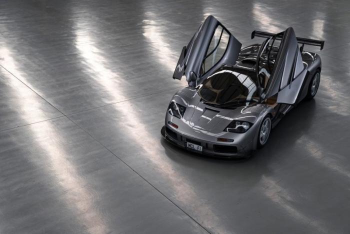 Один из двух уникальных McLaren F1 LM отправляется на аукцион