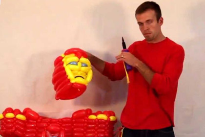 Американец создал костюм Железного человека из воздушных шаров