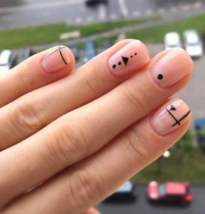 Изысканный маникюр для девушек с короткими ногтями. Фото