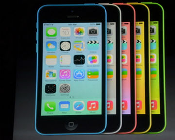 Apple впервые представила сразу два новых IPhone