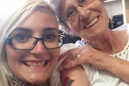 86-летняя пенсионерка сделала татуировку 