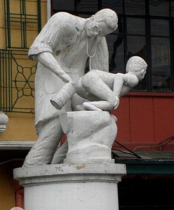 Искусство на грани маразма. Статуи, созданные явно неадекватными мастерами (ФОТО)