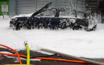 В Германии автолюбитель пылесосом случайно спалил свой автомобиль. ФОТО