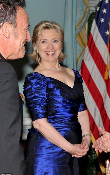 В США нашли портрет экс-президента в туфлях и платье. ФОТО
