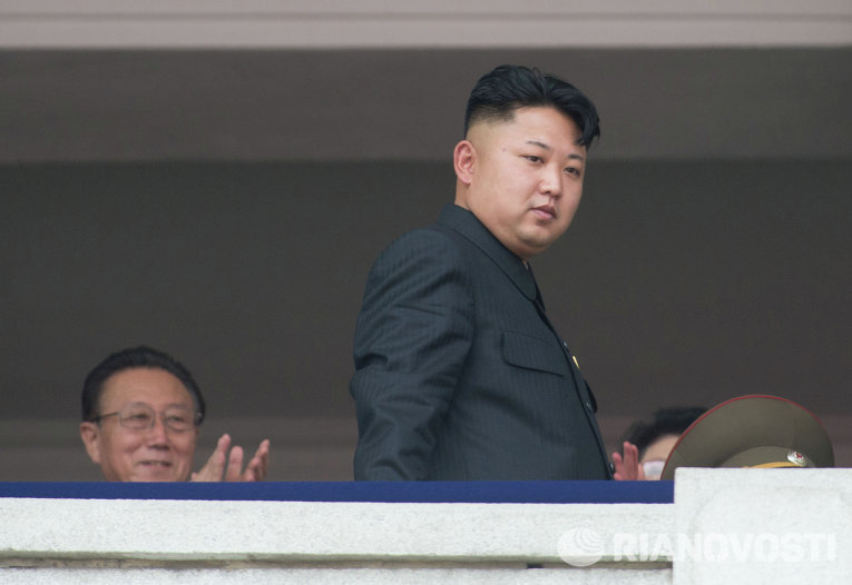 Ким Чен Ын раздает военные звания гражданским лицам, сообщают СМИ