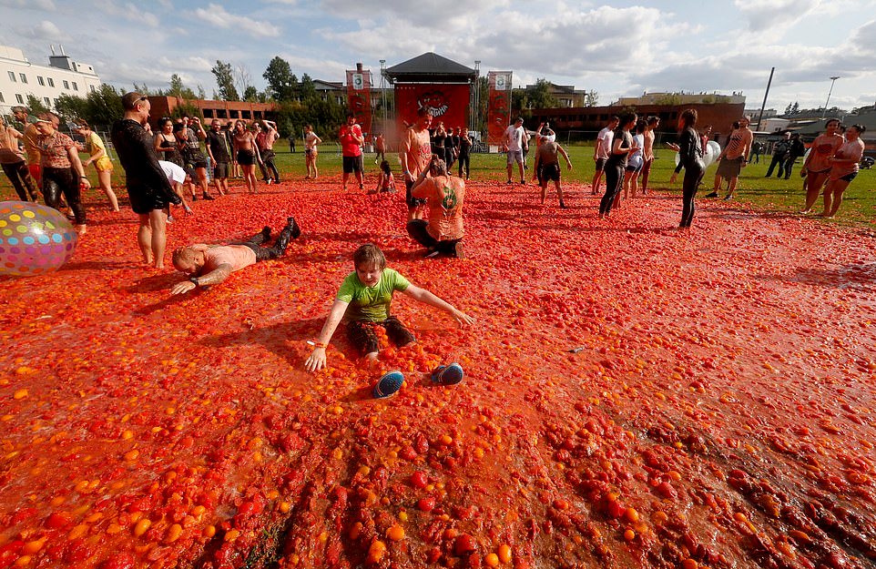 Битва помидорами впервые прошла в Санкт-Петербурге