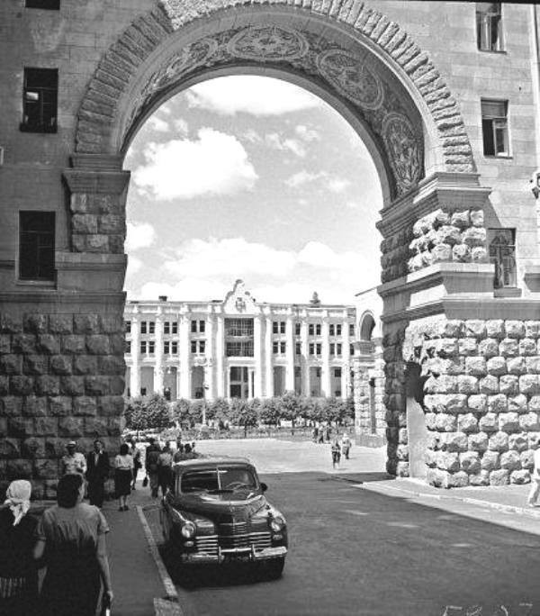 Реальная жизнь без прикрас. Уникальные ретрофото Киева 1950-х годов. ФОТО