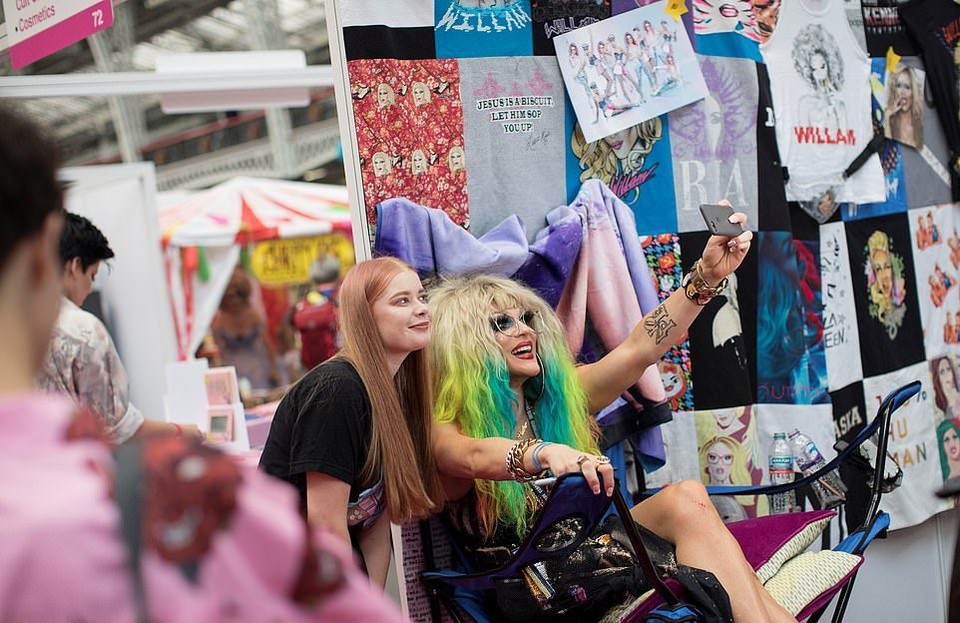 Крупнейшее сборище трансвеститов DragWorld UK в Лондоне