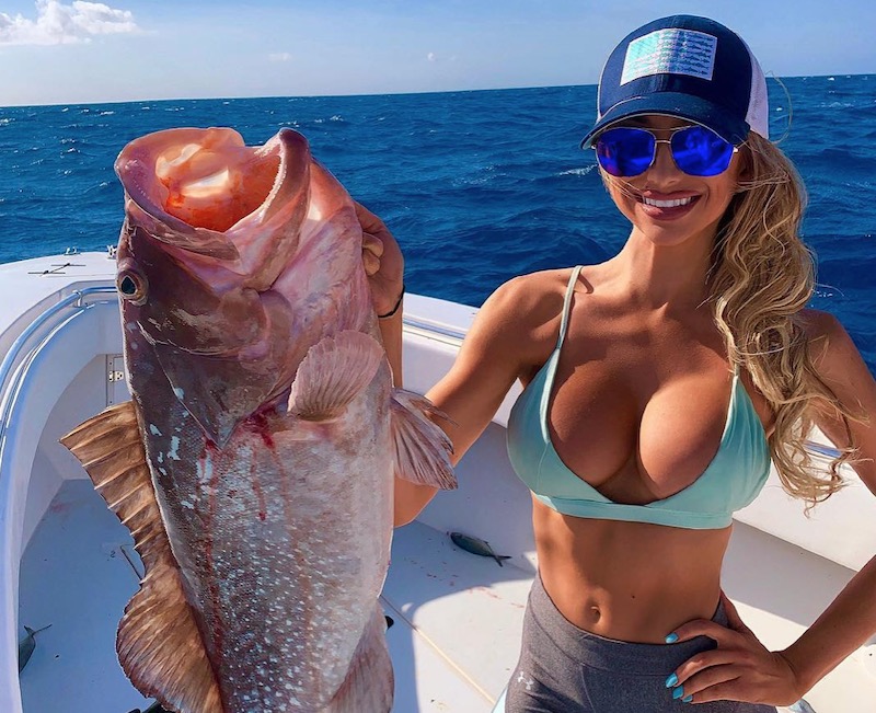 Самая сексуальная рыбачка в мире и её фото в бикини. ФОТО