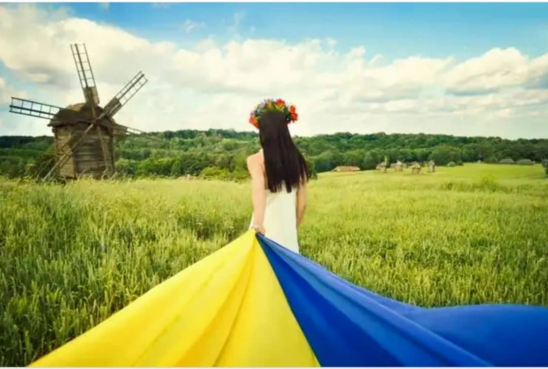 И нельзя забывать еще об одном - помимо прекрасной Украины у нас есть еще и не менее прекрасные украинки. Фото - @_mamayasi_