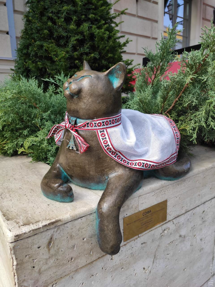 Одесских котов одели в вышиванки. ФОТО