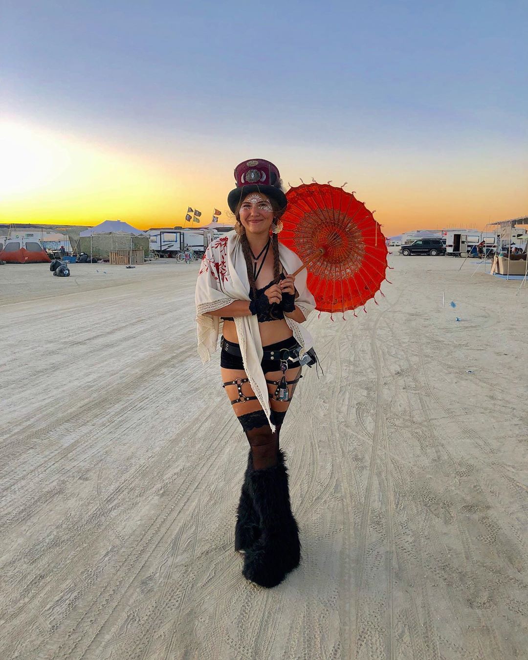 Экстравагантные наряды посетителей фестиваля Burning Man 2019