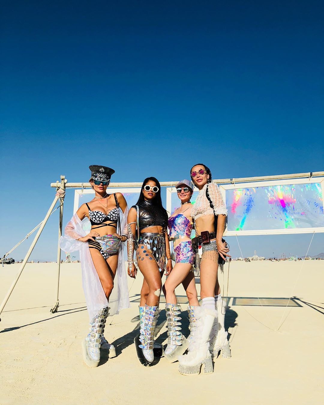 Экстравагантные наряды посетителей фестиваля Burning Man 2019