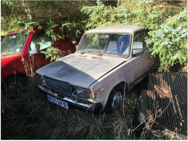 В Англии нашли кладбище новеньких советских авто. ФОТО