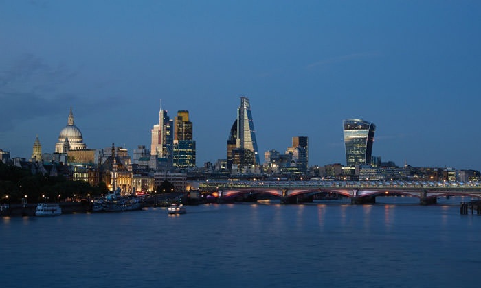 Небоскреб The Leadenhall Building получил в народе прозвище Cheesegrater — «терка для сыра» (Лондон, Великобритания). | Фото: grandengineer.ru.